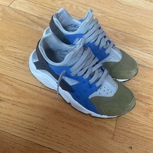 Womens Nike Huaraches